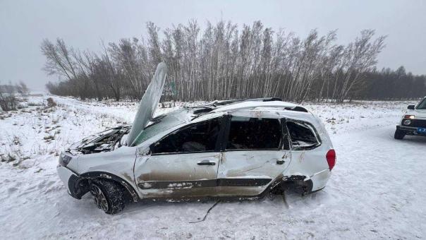 Сразу три женщины в одной машине пострадали под Омском