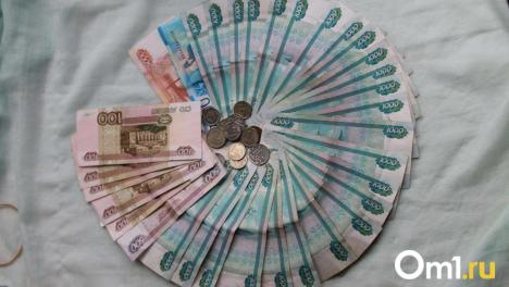 Почти половина омичей копит на подушку
