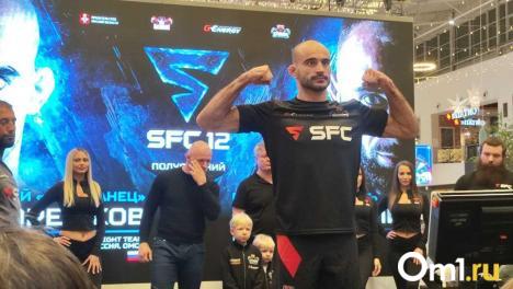 Андрей Корешков победил в главном бою на SFC 12 в Омске