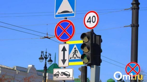 На двух перекрёстках в Омске запретят поворачивать налево