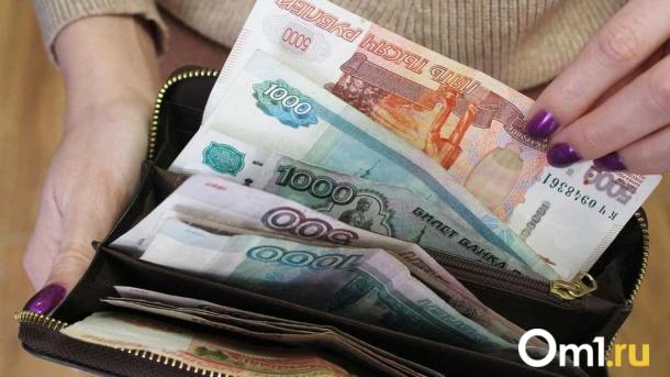 Омичам хватает зарплаты только на 2,33 набора товаров и услуг