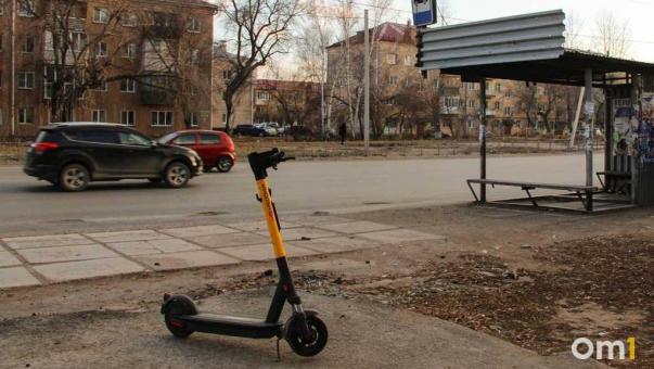 В Омске создали список мест, где нельзя размещать электросамокаты