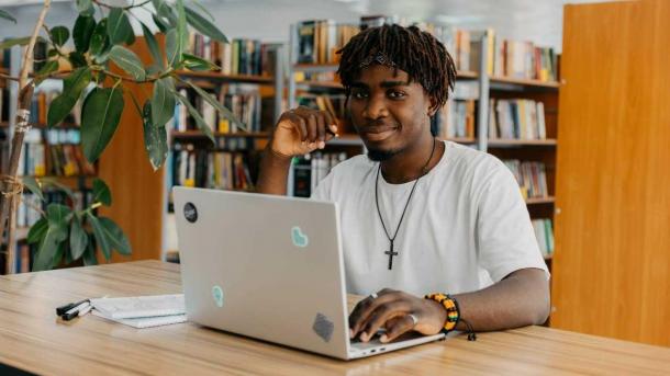 Омский студент из Мозамбика победил в конкурсе о жизни в России