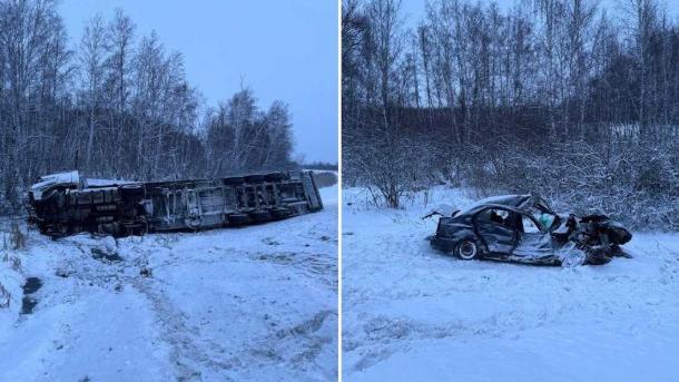 На трассе Тюмень – Омск водитель легковушки погиб после столкновения с фурой