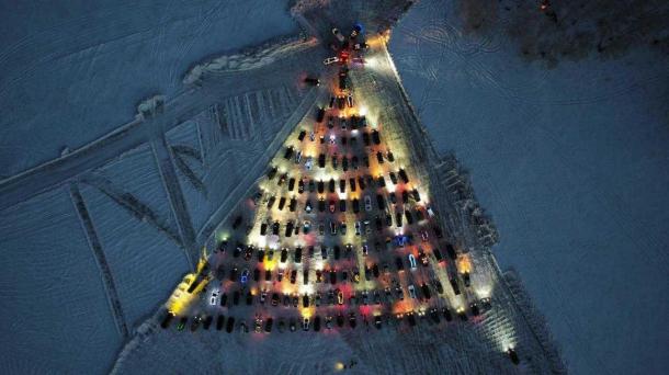 В Омской области соберут «АвтоЁлку» из сотен машин. Как поучаствовать в акции?