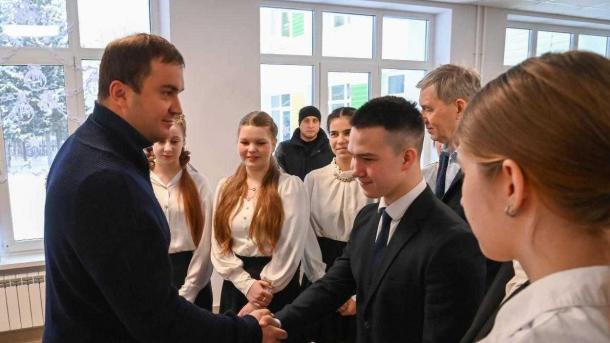 Виталий Хоценко в Усть-Ишиме проверил обновлённые объекты