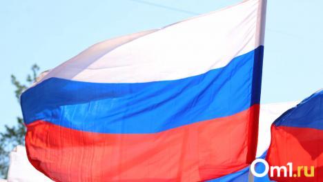Омичей начали штрафовать за отсутствие флагов на машинах