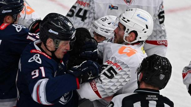 Защитника «Авангарда» Чеккони дисквалифицировали на один матч за удар судьи