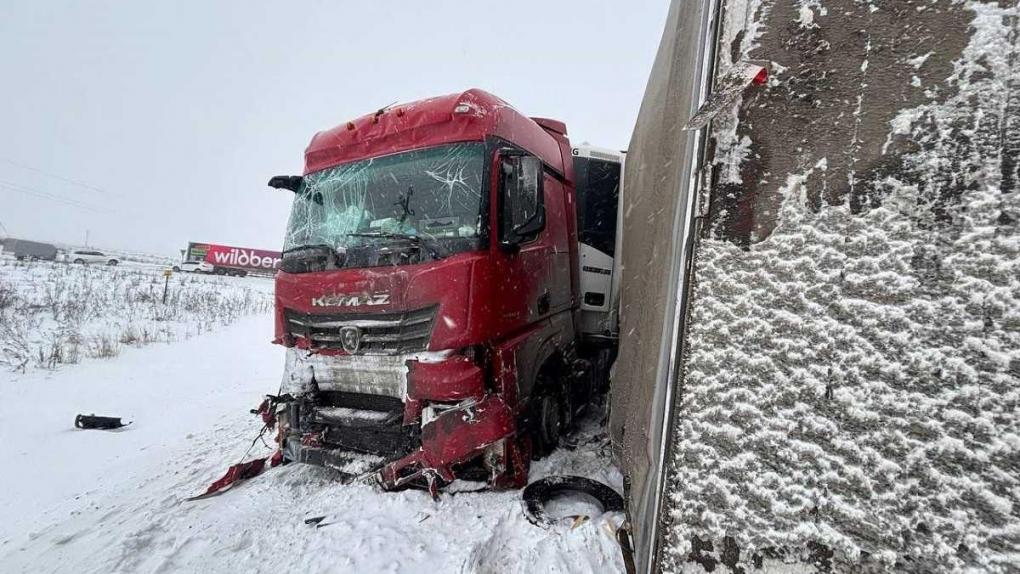 Опубликованы фото с места жёсткой аварии на трассе смерти, где погибли шесть человек