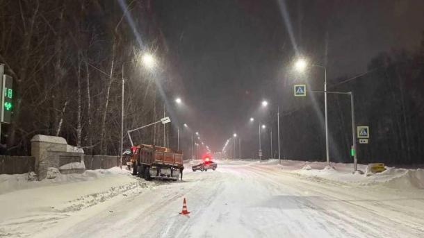 В Новосибирске девушка пострадала в ДТП с КамАЗом