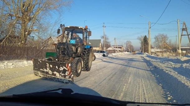 В Новосибирске объявили спецрежим для дорожных служб из-за снегопадов