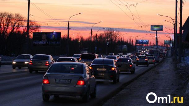 Вечером в воскресенье у Ленинградского моста образовалась огромная пробка. Что случилось?