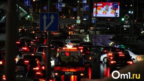 «Тут только плакать»: новосибирцы жалуются на утренние пробки 22 декабря