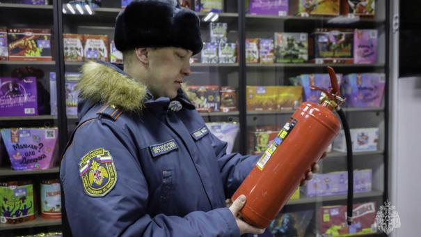 Перед Новым годом в Омской области усилили контроль за продажей пиротехники