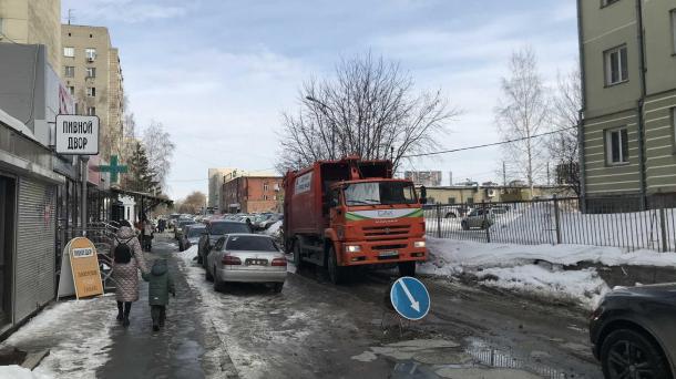 Мэр Новосибирска обязал городскую администрацию контролировать работу регионального оператора по вывозу мусора