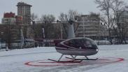 В центре Омска приземлился вертолёт. Что он делает в городе?