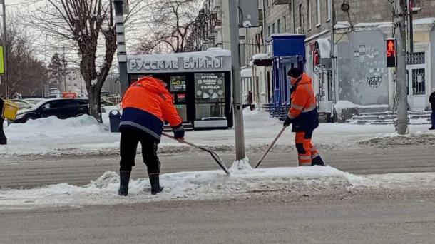 За сутки с улиц Новосибирска вывезли 31 тысячу кубометров снега