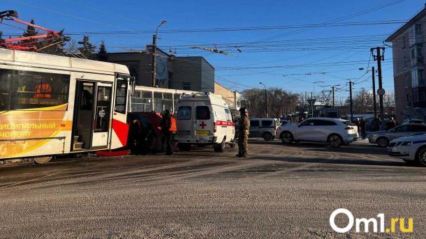 В Госавтоинспекции Омска прокомментировали крупную аварию с трамваями