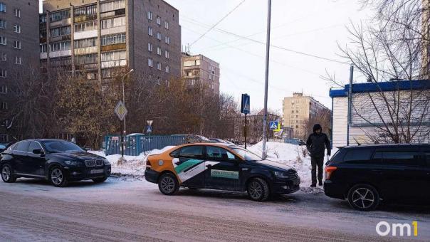 1000 мест для стоянки за деньги оборудовали у «Сибирь-Арены» для новосибирцев
