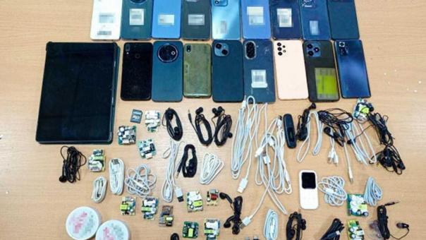 Курьер с 17 телефонами в столешнице задержан на КПП колонии
