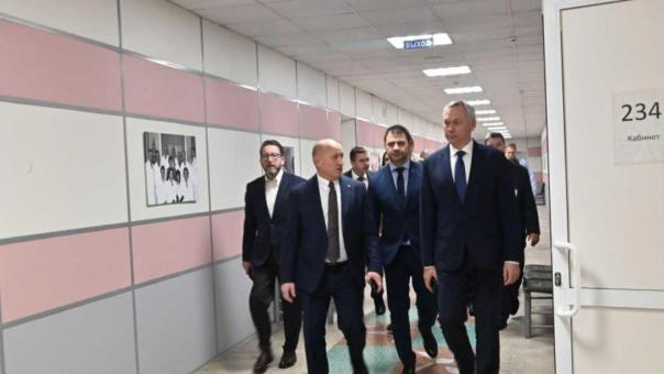 Губернатор Андрей Травников определил планы развития крупнейшей больницы