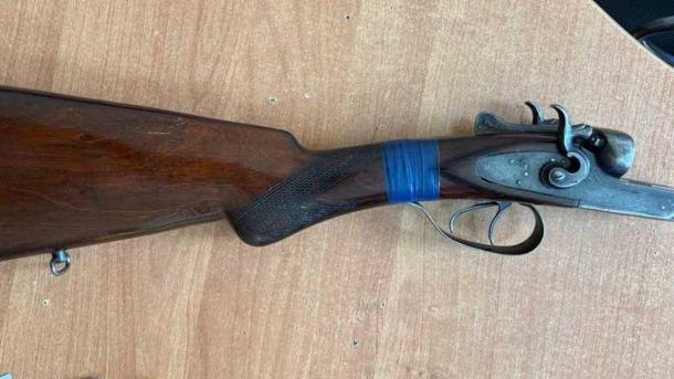 Омича осудили за попытку продать ружьё на улице