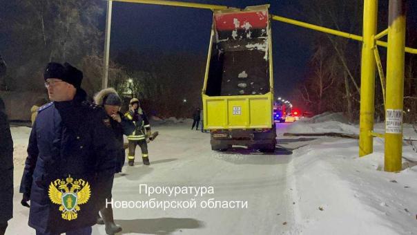 В Бердске грузовик повредил магистральный газопровод, оставив без отопления 91 многоквартирный дом