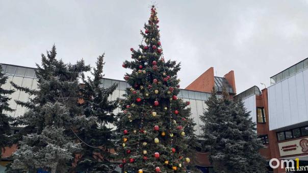 В новогодних огнях: Яндекс Карты показывают, как украсили Омск к празднику