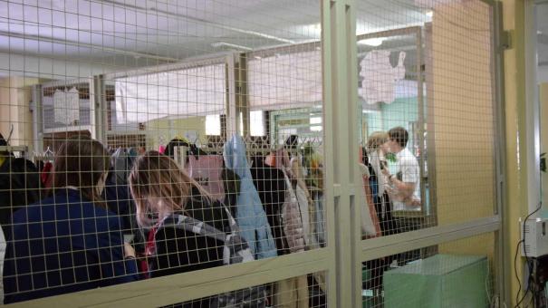 Пьяные у школы в Снегирях избили директора во время дискотеки