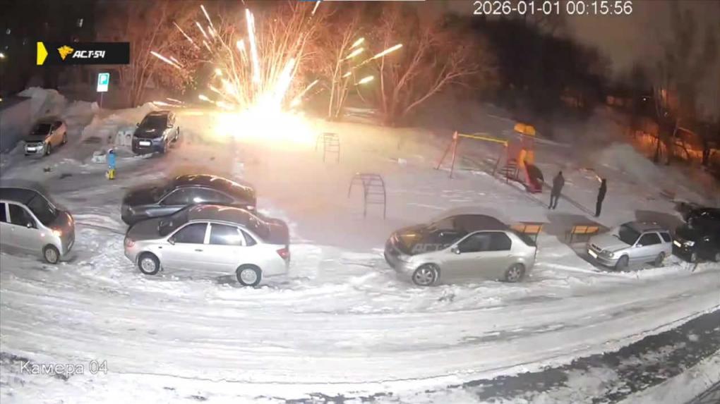 Игры с пиротехникой в новогоднюю ночь едва не закончились трагедией в Новосибирске