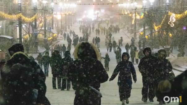 Омичи жалуются на гололёд в центре: есть серьёзные травмы