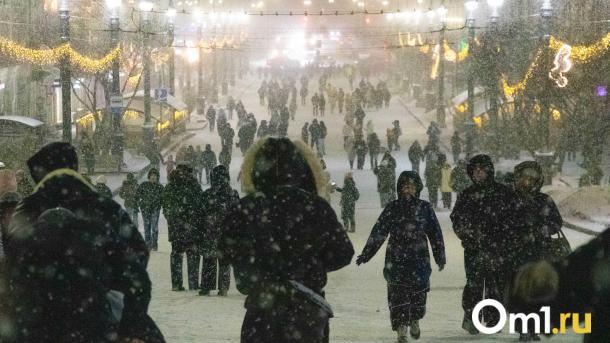 Омичи жалуются на гололёд в центре: есть серьёзные травмы
