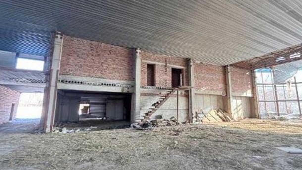 В Омске приостановили аукцион по продаже недостроенного магазина-склада