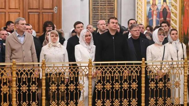 Губернатор Виталий Хоценко с супругой посетили рождественскую литургию