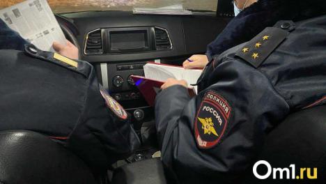 В Омске инструктор без лицензии попался на обучении юного водителя
