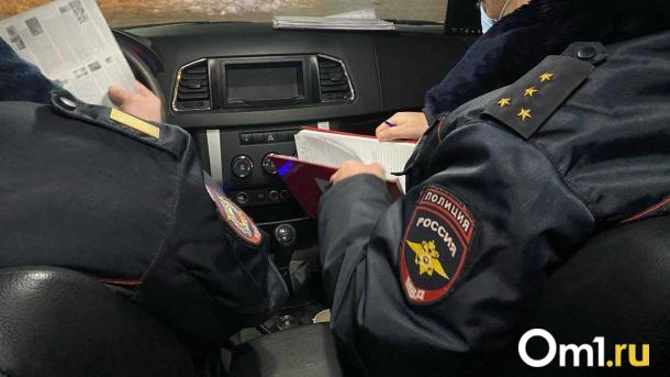 В Омске инструктор без лицензии попался на обучении юного водителя