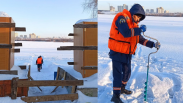 Крещенские купания в Новосибирске: спасатели замеряют лёд