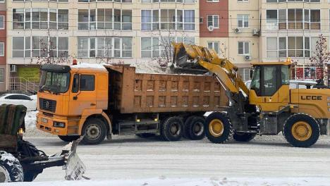 Мэр Новосибирска распорядился вывести всю технику на улицы для борьбы со снежными заносами