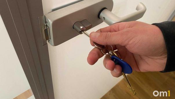 В Омске выставили на продажу элитный особняк с красными потолками и СПА