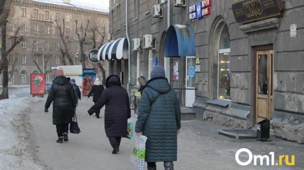 В Омске нашли дедушку, который гулял по городу в тапочках и одеяле