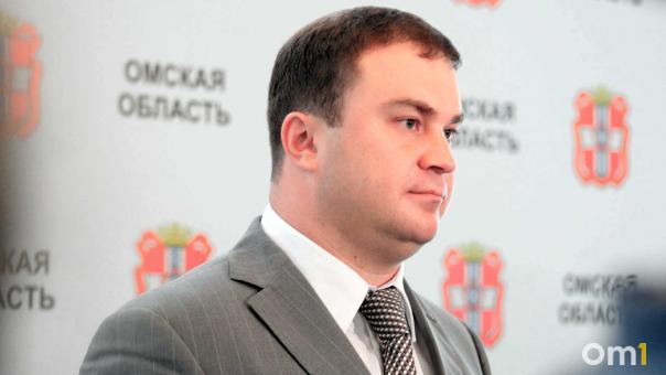 Губернатор Омской области рассказал, ведёт ли личную переписку в Max