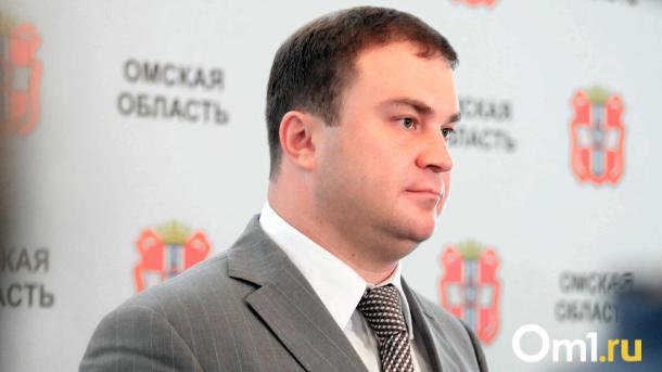 Губернатор Омской области рассказал, ведёт ли личную переписку в Max
