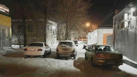 Мусорный коллапс: автомобили и снег парализовали вывоз мусора в Новосибирске