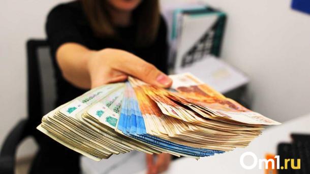 Суд заставил жительницу Новосибирска вернуть омичу деньги, украденные мошенниками