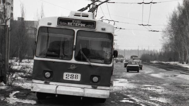 В омском троллейбусе работала столовая! Что это было?
