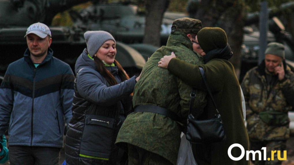 Дополнительные отпуска и вуз для супругов: в Омске могут расширить льготы для участников СВО