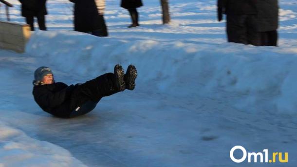 Омичам грозят штрафы за самодельные горки во дворах