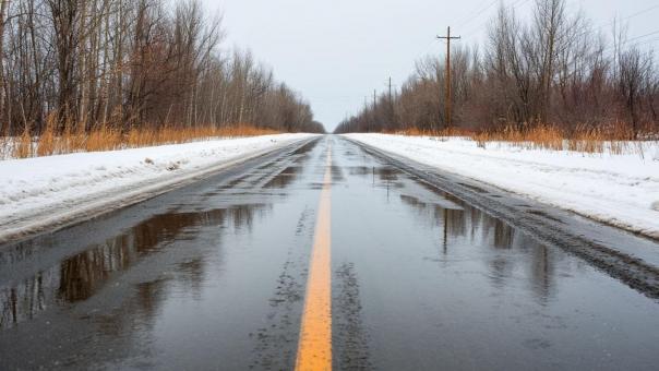 Разлив воды на дороге в Новосибирске: что известно об аварии?