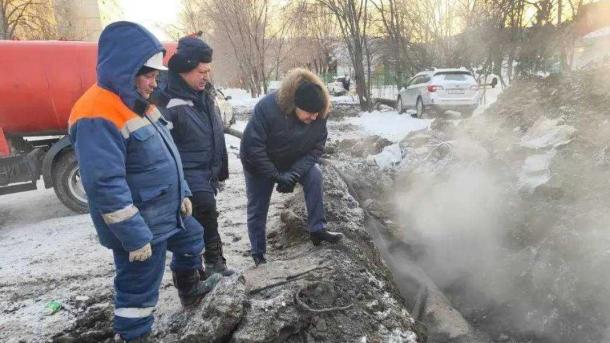 Шелест: на Рокоссовского завершают ремонт теплотрассы, батареи скоро потеплеют