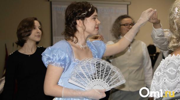 Головокружительно: в Омске провели настоящий бал XIX века